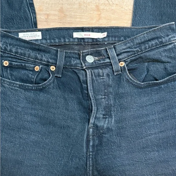 Levi's Women’s Wedgie Jeans - Size 25 - Picture 1 of 5